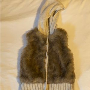 Gap Kids Girls Faux Fur Sweater Vest size 5